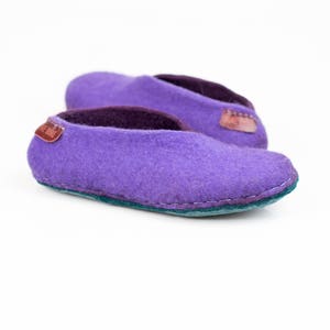 Chinelos femininos elegantes de lã feltrada, calçados artesanais, sapatos ecológicos, sapatos para casa, sapatos confortáveis de primavera - chinelos envelope verde-oliva ultravioleta imagem 4