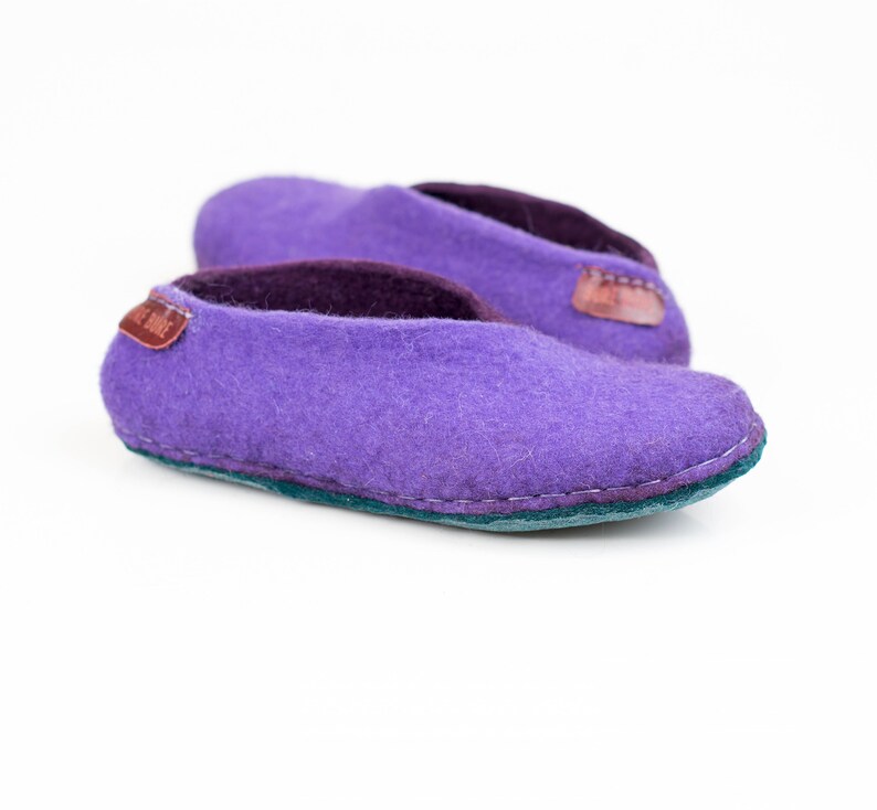 Chinelos femininos elegantes de lã feltrada, calçados artesanais, sapatos ecológicos, sapatos para casa, sapatos confortáveis de primavera - chinelos envelope verde-oliva ultravioleta imagem 4