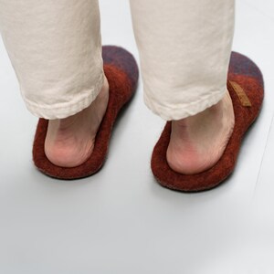 These BureBure open heel beige and orange ombre slip ins are handmade from 100 % natural felted wool. Healthy, natural, eco-friendly and almost weightless – these are the main features that distinguish Bure Bure items from others.