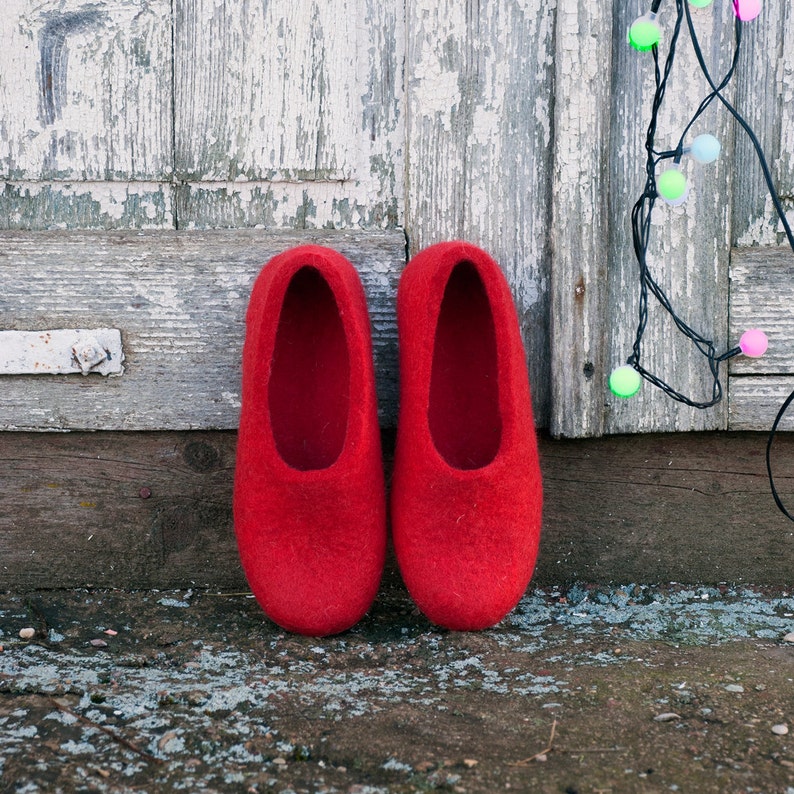 Red women wool slippers, Boiled wool slippers, Bedroom slippers, Hygge housewarming gift for women image 3