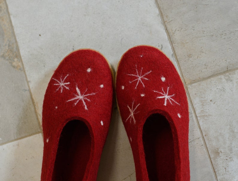 Warm red slippers with snowflakes, Felted wool shoes, Woolen slipers, Wool felt slipper, Red women slippers, Lovely gift for her image 2