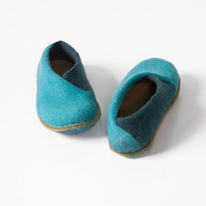 Elegant Felted wool women slippers Handmade footwear Eco friendly shoes home shoes Cozy spring shoes Ultra violet olive envelope slippers image 7