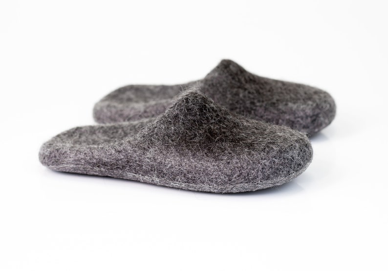 These BureBure open heel beige and orange ombre slip ins are handmade from 100 % natural felted wool. Healthy, natural, eco-friendly and almost weightless – these are the main features that distinguish Bure Bure items from others.