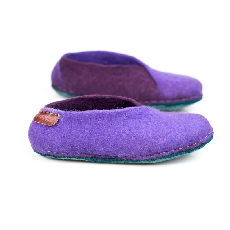 Chinelos femininos elegantes de lã feltrada, calçados artesanais, sapatos ecológicos, sapatos para casa, sapatos confortáveis de primavera - chinelos envelope verde-oliva ultravioleta imagem 2