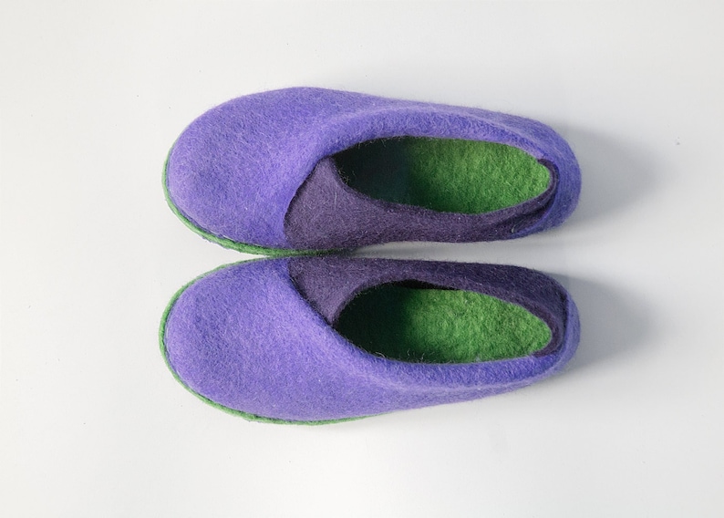Chinelos femininos elegantes de lã feltrada, calçados artesanais, sapatos ecológicos, sapatos para casa, sapatos confortáveis de primavera - chinelos envelope verde-oliva ultravioleta imagem 1