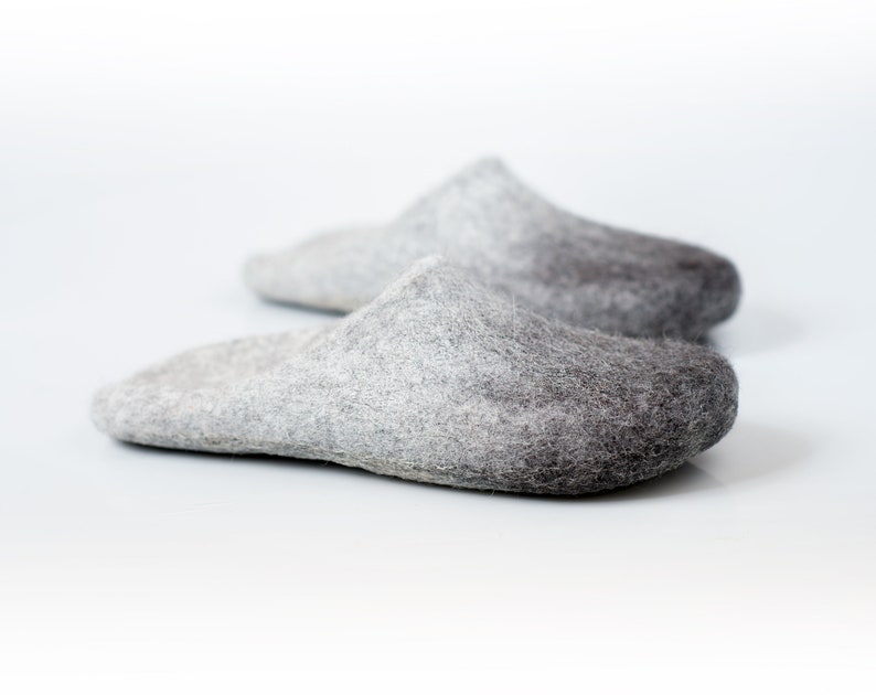 These BureBure open heel beige and orange ombre slip ins are handmade from 100 % natural felted wool. Healthy, natural, eco-friendly and almost weightless – these are the main features that distinguish Bure Bure items from others.