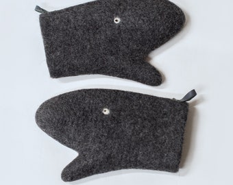 Fisherman Gift - Felted wool funny minimalistic fish oven mittens  -  Smiling Ray Pot holder - Felt Mitt Kitchen Gloves - Fathers day gift