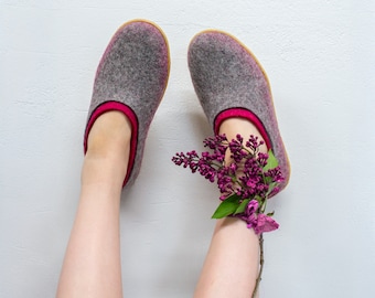Felted woolen slippers with a colorful inner part, Comfortable flats for women, Handmade from natural wool felt, Indoor shoes, Felted clogs