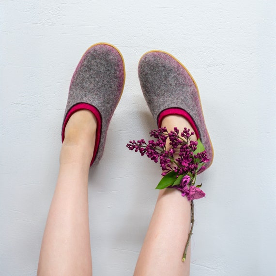 Felted woolen slippers with a colorful inner part, Comfortable flats for women, Handmade from natural wool felt, Indoor shoes, Felted clogs