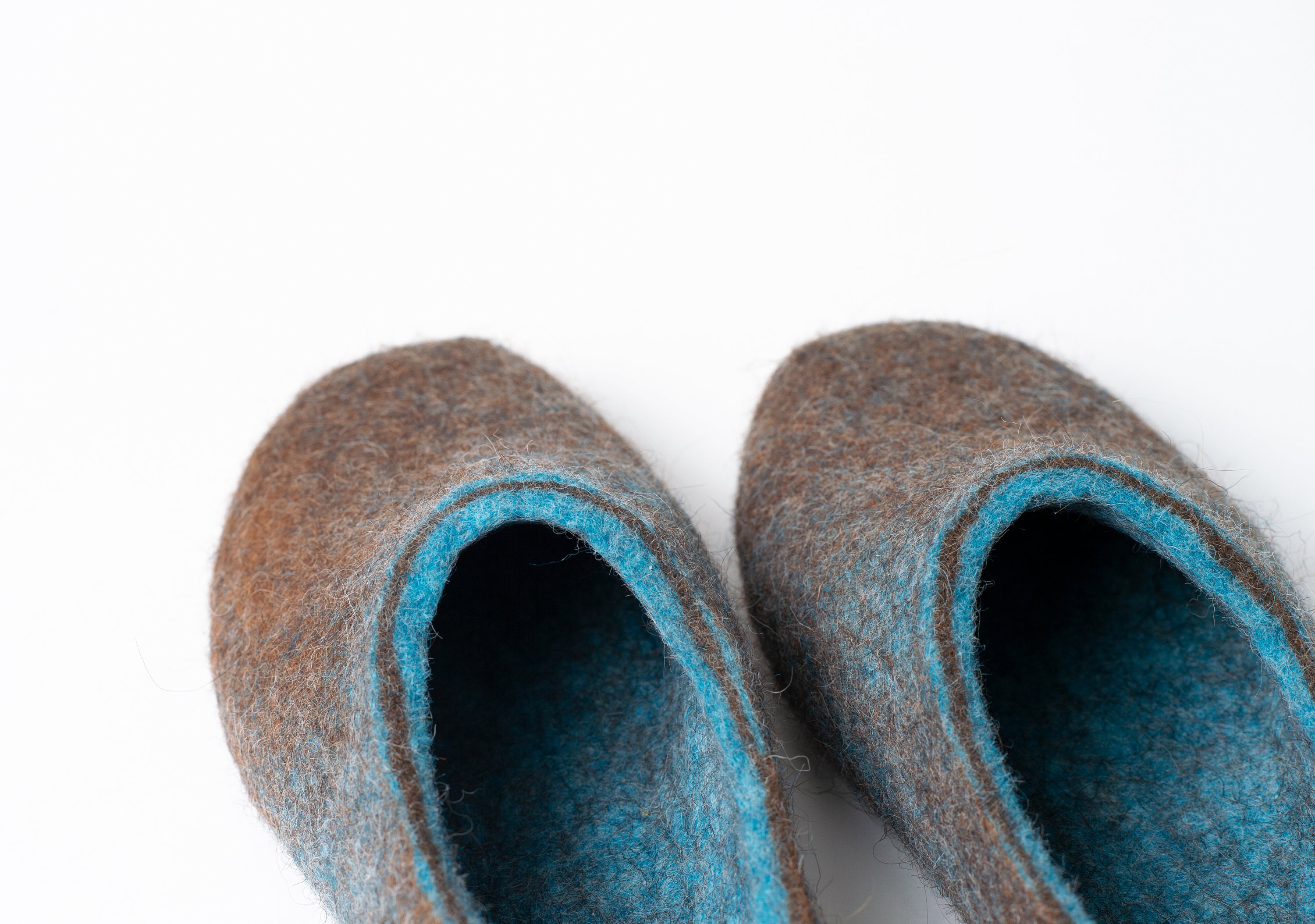 chaussures écologiques et éthiques Chaussures Chaussures femme Chaussons sabots en laine mérinos Pantoufles en feutre pour femmes pantoufles de maison couleurs naturelles cadeau utile pour la mère pantoufles en laine bouillie 