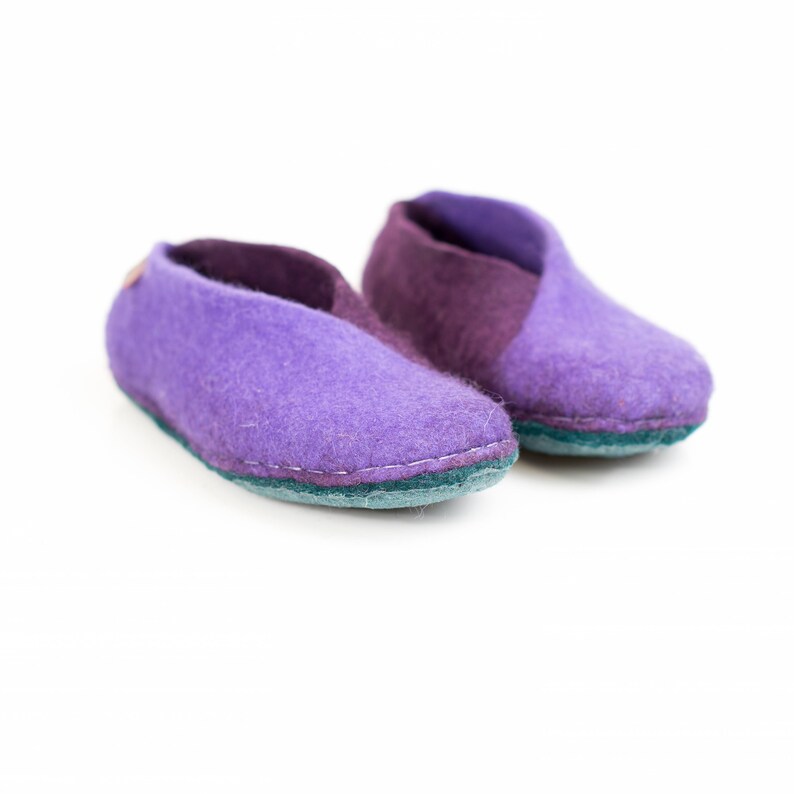 Chinelos femininos elegantes de lã feltrada, calçados artesanais, sapatos ecológicos, sapatos para casa, sapatos confortáveis de primavera - chinelos envelope verde-oliva ultravioleta imagem 3