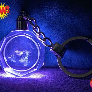 Platte aarde gloed kristal sleutelhanger hanger cadeau Gleason wereldkaart sleutelhanger wereldbol vliegtuig achthoek zilveren sleutelhanger rijk led-hanger Cosmos Gift X