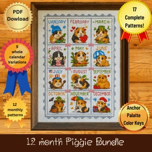 Pode incluir: Um padrão de ponto cruz emoldurado com 12 porquinhos-da-índia, cada um representando um mês do ano. O design inclui o texto "12 month Piggie Bundle" e vários elementos decorativos. A imagem também inclui o texto "PDF Download", "5 variações completas de calendário", "12 padrões mensais", "17 padrões completos" e "Anchor Palette Color Keys".