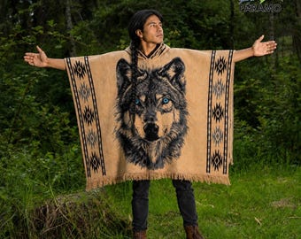 Poncho de lobo hecho a mano, capa de lana de alpaca beige con ojos azules, chal bohemio unisex, diseño acogedor de animales, regalo para amantes de los lobos.