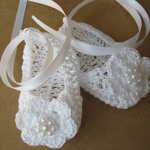 Crochet Newborn Baby Booties Infant Girl Crib Shoes Knit Baby Mary Janes with Bow Baptism Christening Baby Booties Cotton Reborn Doll Shoes