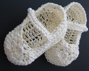 Ivory Crocheted Newborn Baby Girl Booties Crib Shoes Booties Pearl Baptism Christening Shoes Mary Janes