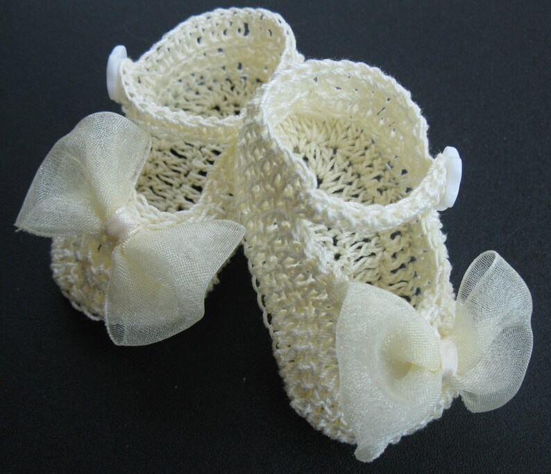 Crocheted Newborn Baby Girl Booties Infant Girl Crib Shoes Knit