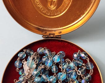 Caja de rosario de latón antiguo con medalla milagrosa, rosario italiano color aguamarina, conjunto de recuerdo católico mariano.
