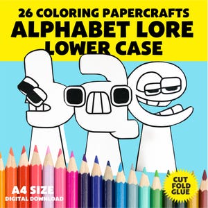 Op de afbeelding: Een digitale download afbeelding met 26 kleurplaten van Alphabet Lore kleine letters. De afbeelding bevat een rij kleurpotloden en de tekst "A4 SIZE DIGITAL DOWNLOAD" en "CUT FOLD GLUE". De achtergrond is lichtblauw en geel.