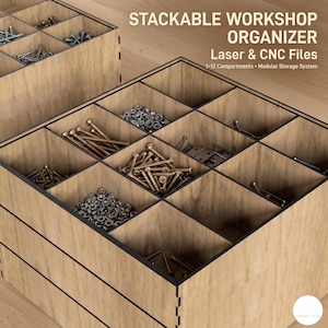 Peut inclure: Organisateur d'atelier empilable en bois clair, divisé en plusieurs compartiments. Les compartiments sont remplis de divers articles de quincaillerie, notamment des vis, des écrous et des boulons. Le texte sur l'image indique "STACKABLE WORKSHOP ORGANIZER Laser & CNC Files".