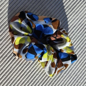 Scrunchie / hair elastic