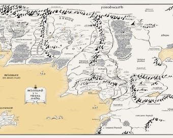 May include: A black and white map of the fictional land of Beleriand and Middle-earth from J.R.R. Tolkien's The Silmarillion. The map shows the location of various regions, mountains, and rivers. The text "Beleriand y la Tierra Media" is printed in a banner at the bottom of the map.
