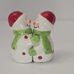 Saleiros e pimenteiros de boneco de neve – Decoração festiva para o feriado
