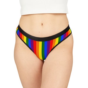 Puede incluir: Bóxer de rayas arcoíris con cintura negra.