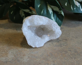 Moroccan Crystal Geode Cracked Geode Gift for Home New Age Crystal Birthday Gift Altar Crystal Trendy Office Decor Gifts for Friend