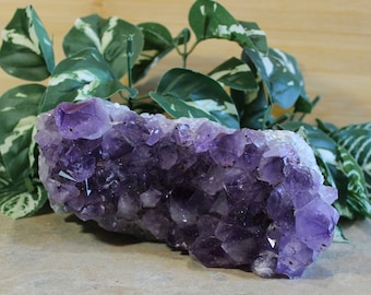 Large Amethyst Geode Amethyst Crystal Gifts for Home Metaphysial Stones New Age Crystals Birthday Gifts Trendy Office Decor Wedding Gifts