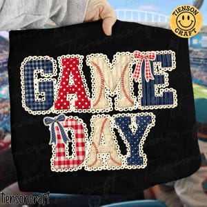 Puede incluir: Un juego de tres tazas de cerámica con un acabado moteado y mate. Las tazas son de color crema, gris claro y gris oscuro. Cada taza tiene un diseño simple y moderno y un asa redondeada.