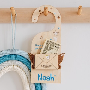 Presente fofo para pré-escola. Porta-brinquedos de dente. Presente fofo para sobrinho. Porta-dinheiro de acrílico azul com fada do dente. Suporte de porta personalizado com fada do dente.