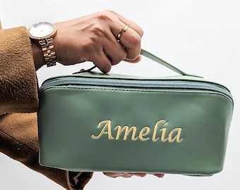Trousse à maquillage en cuir végétalien brodée, trousse à maquillage personnalisée, cadeau de demoiselle d'honneur pour elle