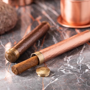 Personalized Copper Cigar Humidor – Custom Groomsmen Gift – Handcrafted Travel Cigar Box – Engraved Portable Humidor Case-Elegant Puro Case.