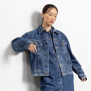 Jaqueta jeans Lee Jeans Vintage Azul Escuro Lavagem Feminina Boxy Trucker Anos 90 / Pequena
