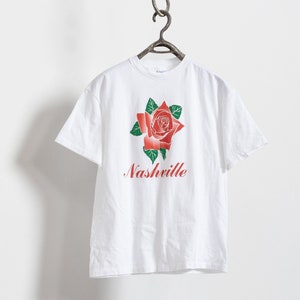 NASHVILLE GRAPHIC TEE Red Rose Floral Vintage Country Cowboy Cowgirl Tennessee Cotton Short Sleeve T-Shirt 90&#39;s /