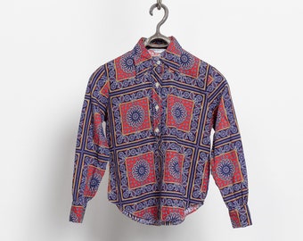 RAYON PAISLEY print BLOUSE Vintage Long Sleeve 70's Nautical Red Blue Henley Pullover Woman / Small