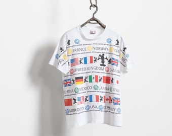 DISNEY MICKEY WORLD Flags Vintage Grunge Ripped White Cotton T-Shirt International Oversize / Large