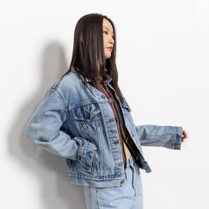 LEVI&#39;S DENIM JACKET Vintage Blue Jean Light Wash Trucker Cotton 90&#39;s Oversize / Small Medium