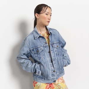 LEVI&#39;S DENIM JACKET Jean Vintage Faded Worn In Women Faded Trucker Pockets / Small Medium
