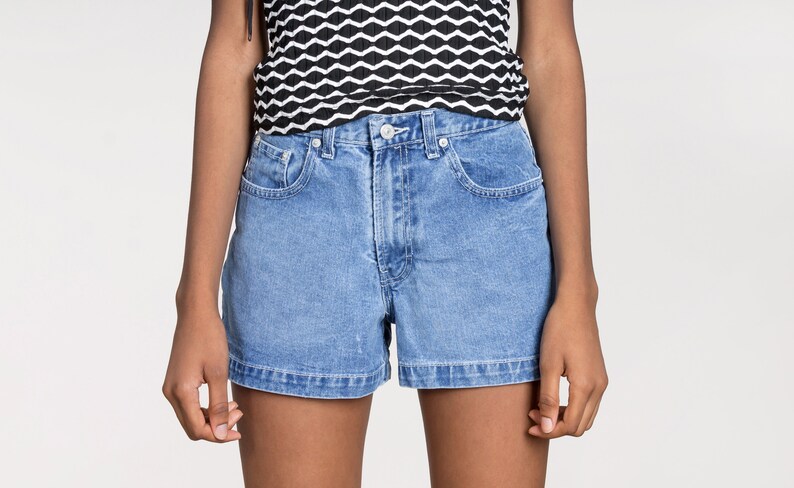39 Inch Hips Size 7 MOM JEAN SHORTS denim 90s Jordache vintage Woman Booty short Summer