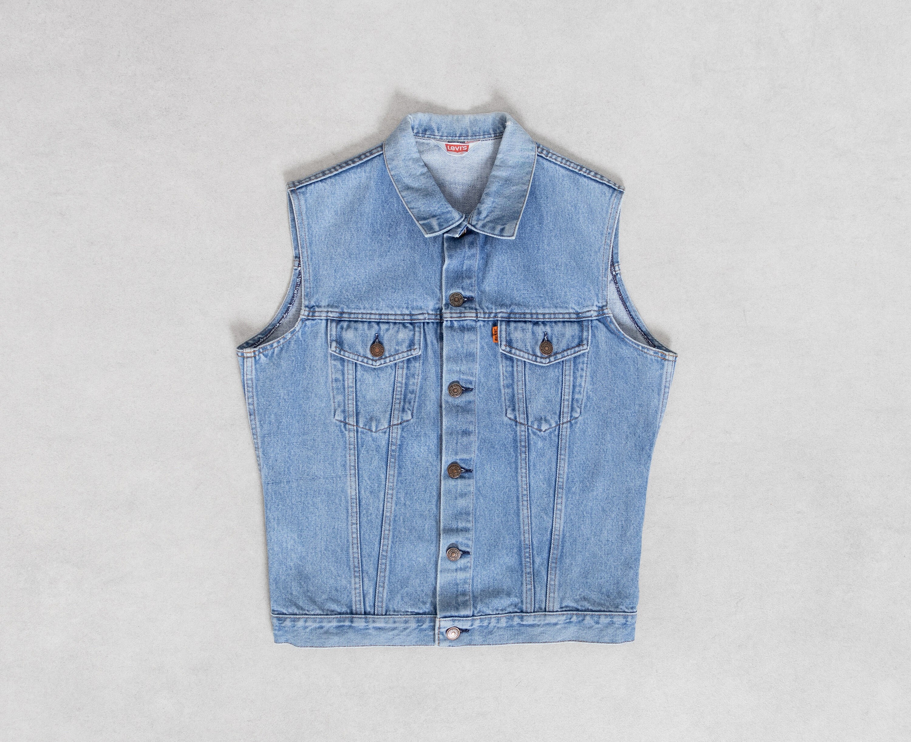 levis sleeveless jacket