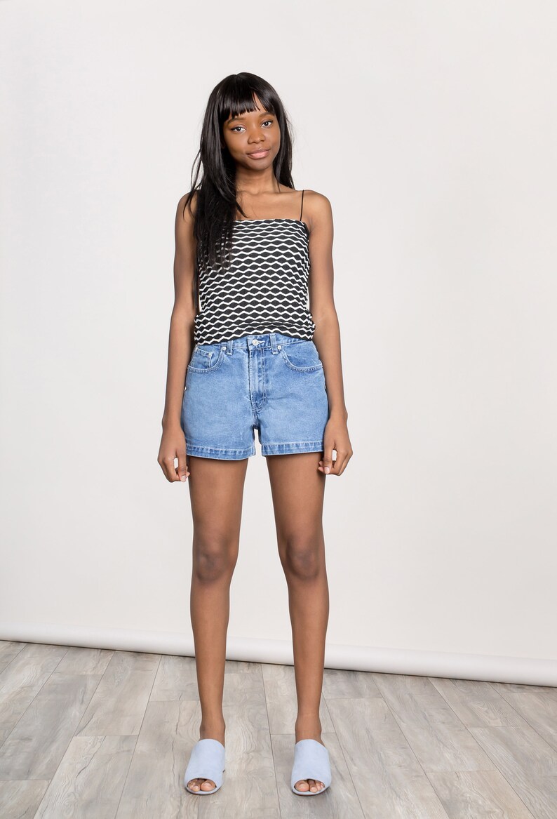 39 Inch Hips Size 7 MOM JEAN SHORTS denim 90s Jordache vintage Woman Booty short Summer