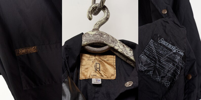 Puede incluir: Chaqueta negra con una etiqueta marr&oacute;n en el bolsillo que dice "DRIZA-BONE". La chaqueta tiene una etiqueta en el interior que dice "DRIZA-BONE RIDING DONE". La chaqueta tiene un bolsillo con el texto "DRIZA-BONE CARE".