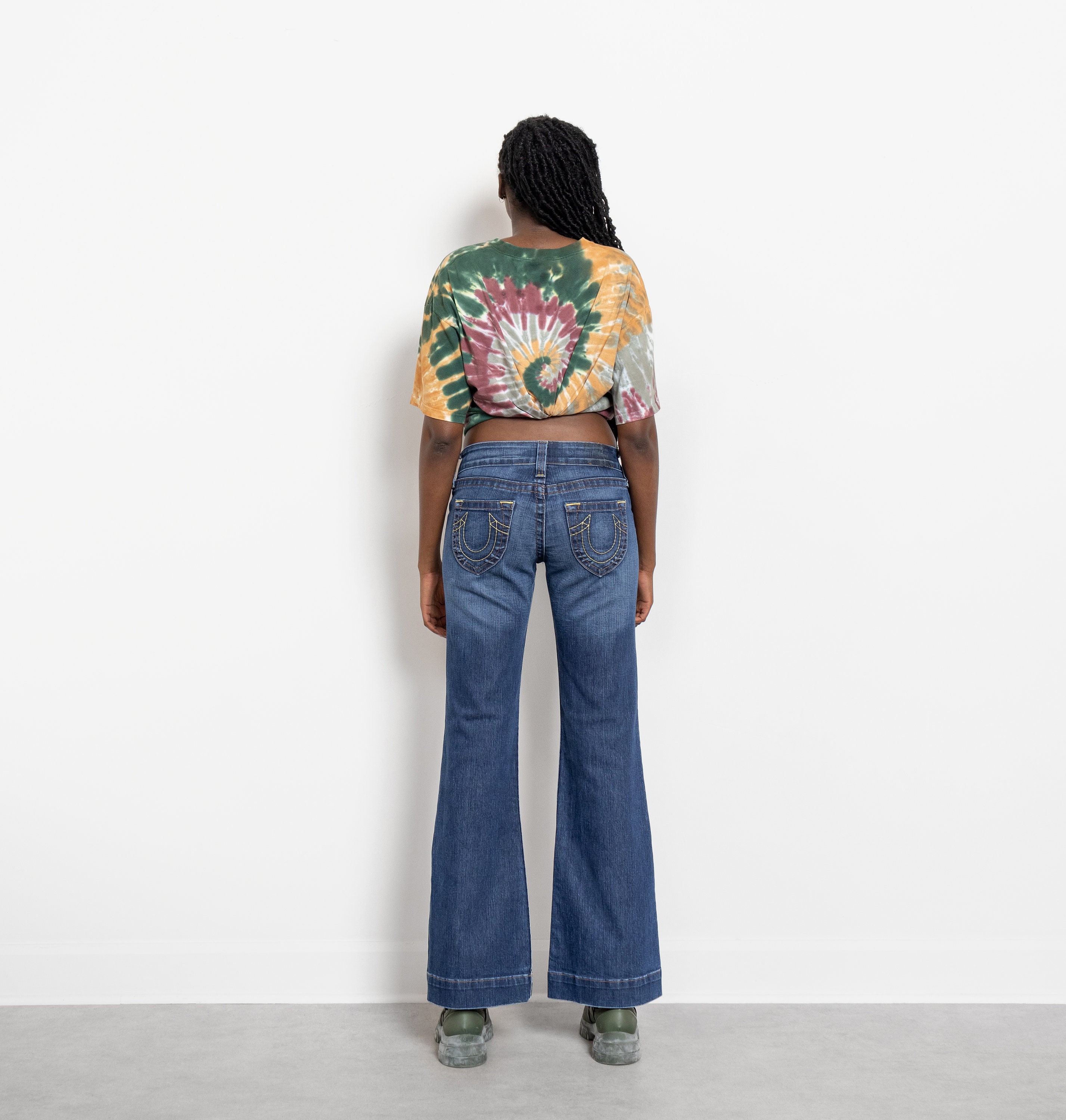 True Religion Y2K ローライズフレアジーンズ、色落ちデニム、サイズ8