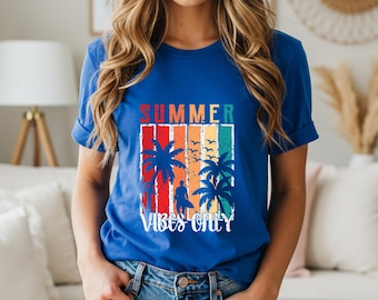 Koszulka z grafiką Summer Vibes: Koszulka w stylu retro z motywem zachodu słońca na plaży