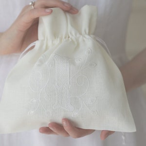 Bolsa de lino blanco bordada con iniciales de nombre, Bolsa de almacenamiento personalizada, Bolsa pequeña personalizada con la primera letra del nombre, Embalaje minimalista