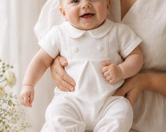 Weißer Baby Strampler mit kurzen Ärmeln, Taufoutfit für Jungen, Taufbodysuit mit Knopfdesign, Bio Neugeborener Stoff Overall
