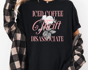 T-shirt Iced Coffee Thrifting, minimalistisch collage-grafisch T-shirt
