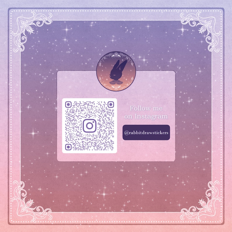 K&ouml;nnte beinhalten: Eine digitale Grafik mit einem rosa, lila und wei&szlig;en Farbverlauf. Sie enth&auml;lt einen QR-Code und den Text "Follow me on Instagram @rabbitdrawstickers". Ein kreisf&ouml;rmiges Logo mit einer Kaninchensilhouette ist ebenfalls vorhanden.